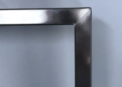 Finitura angolare tubo quadro